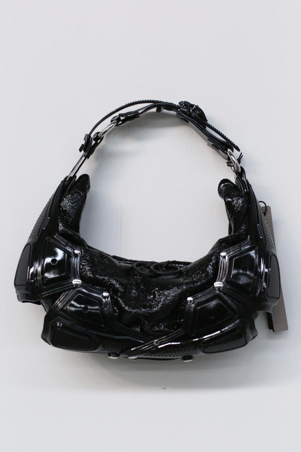 INNERRAUM small half -moon shiny silver black bag M02BSSLVY00